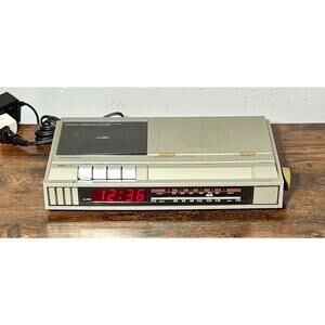 Vintage Magnavox D7547/47 Radio Cassette Alarm Clock/ Cassette- see description